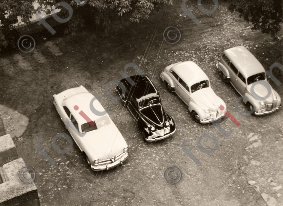 Autos an der Burg Hohenscheid (foticon-duesseldorf-0029.jpg)